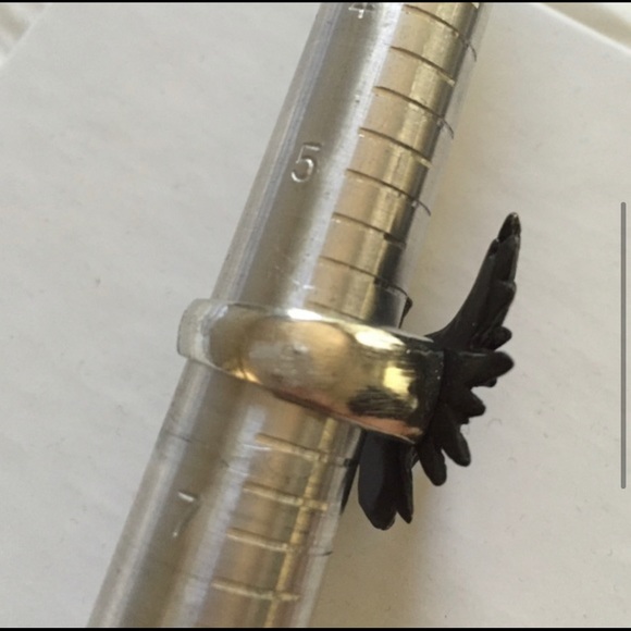 Alchemy of England Flocking Raven Ring - Picture 4 of 5